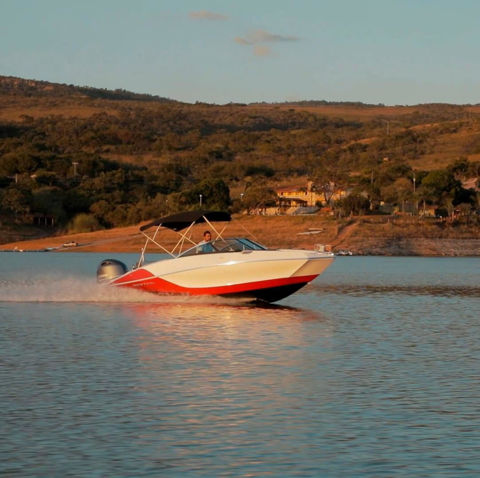Imagen de Lancha V-210 Comfort
